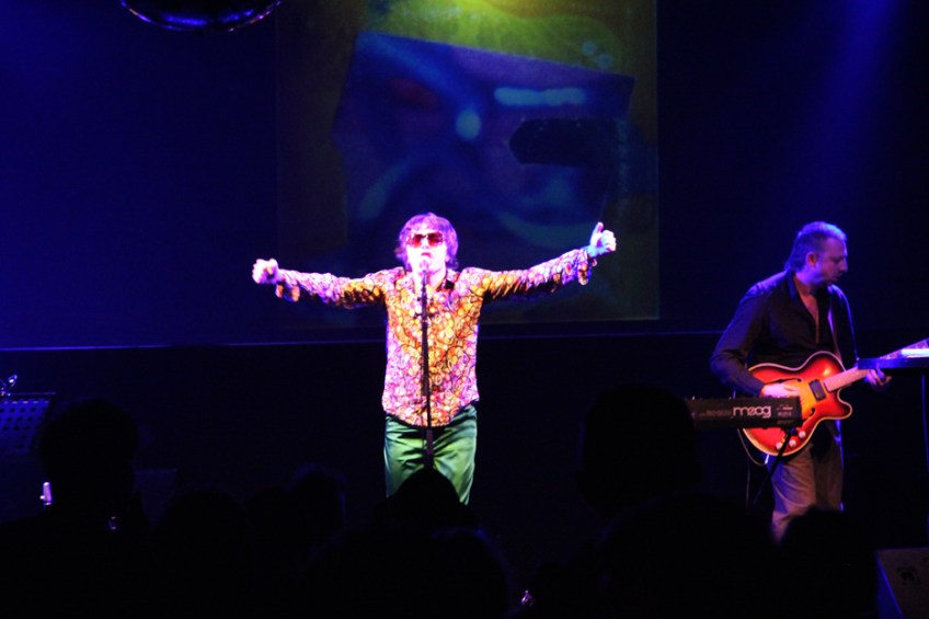 FOA HOKA LIVE AT POSTBAHNHOF / BERLIN