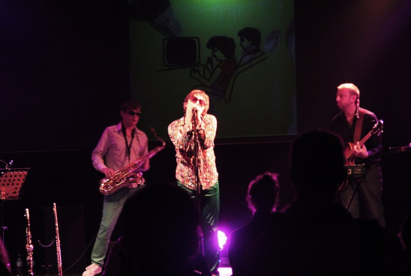 FOA HOKA LIVE AT POSTBAHNHOF / BERLIN